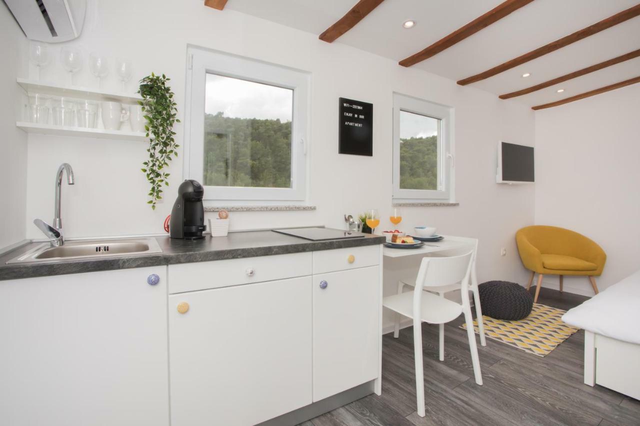 Studio Apartment Skatula Skradin Eksteriør bilde